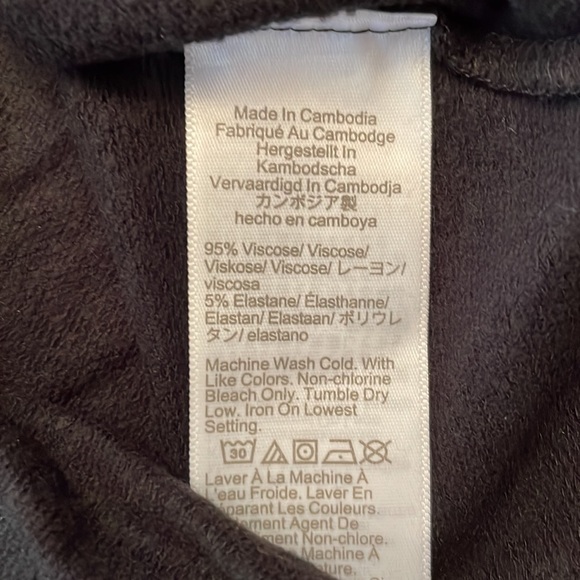 NWT J Crew black crew neck long sleeve super soft t-shirt, Medium - Picture 3 of 6